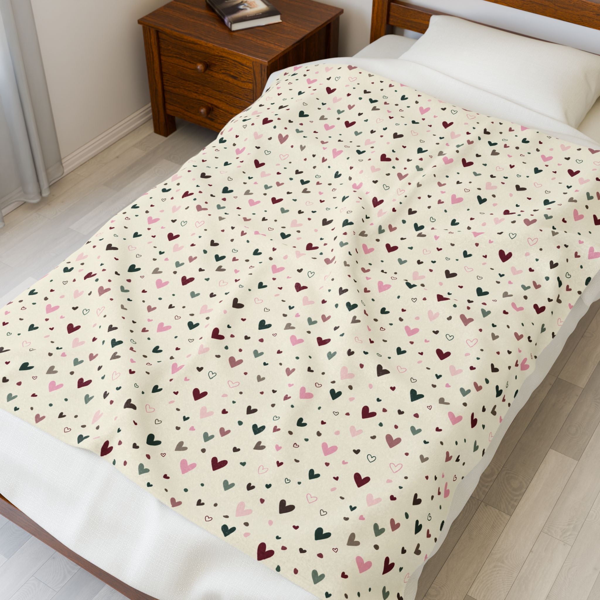 Heart Print Velveteen Plush Blanket - Cozy Lightweight Heart Pattern Throw for Valentine’s & Everyday